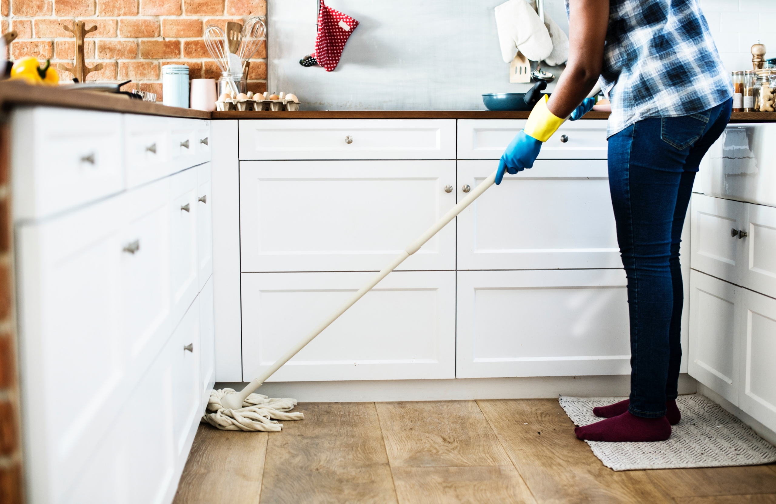 What is The Difference Between a Housekeeper and House Cleaner?