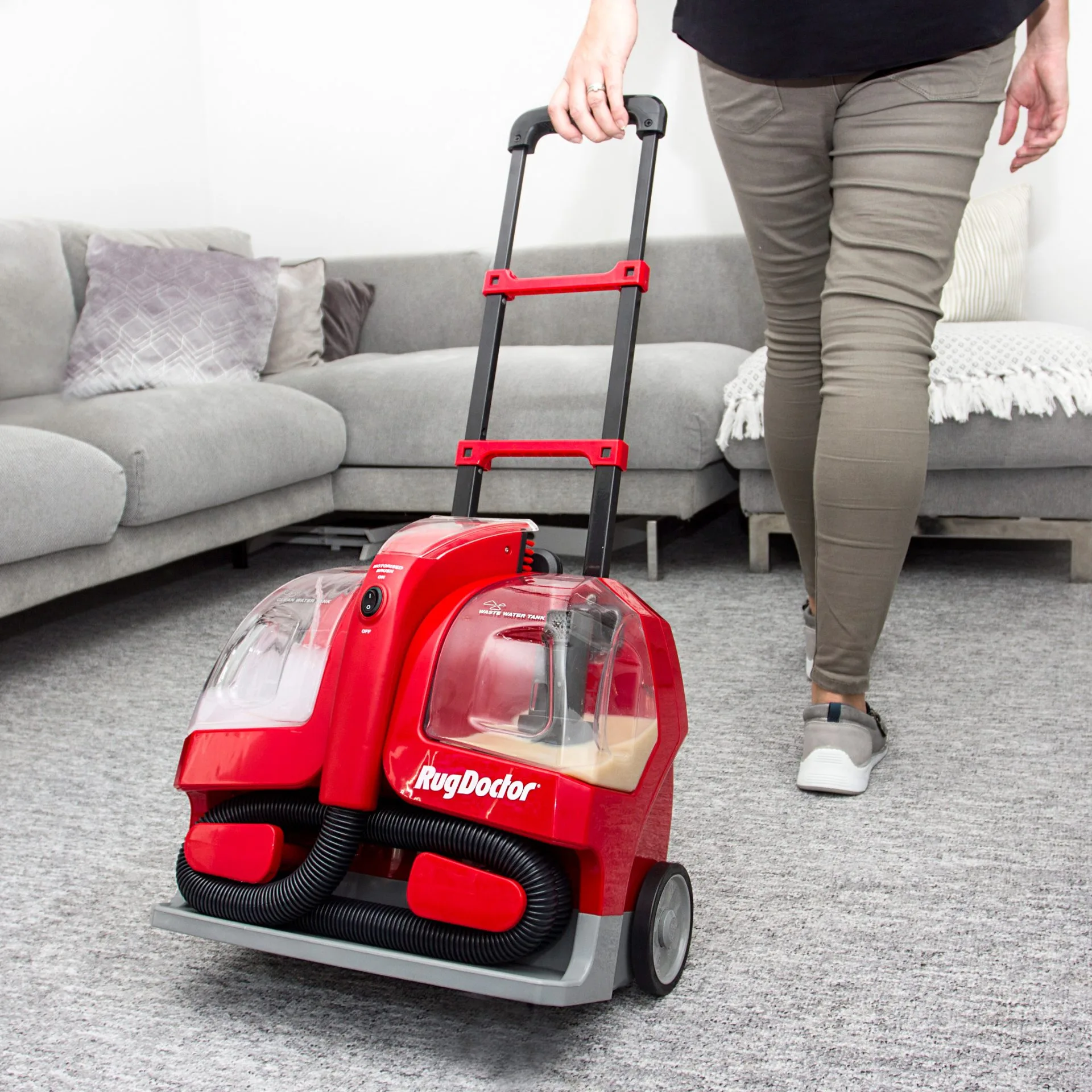 How to Clean an Area Rug With a Carpet Cleaner
