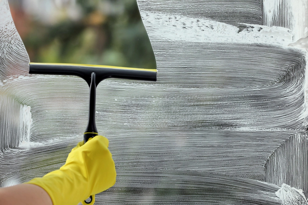 How to Avoid Streaks When Cleaning Windows