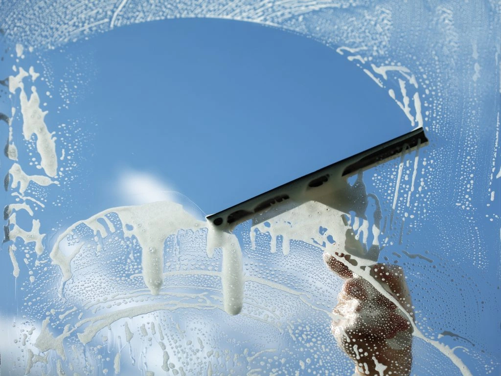 How to Clean a Window Without Window Cleaner