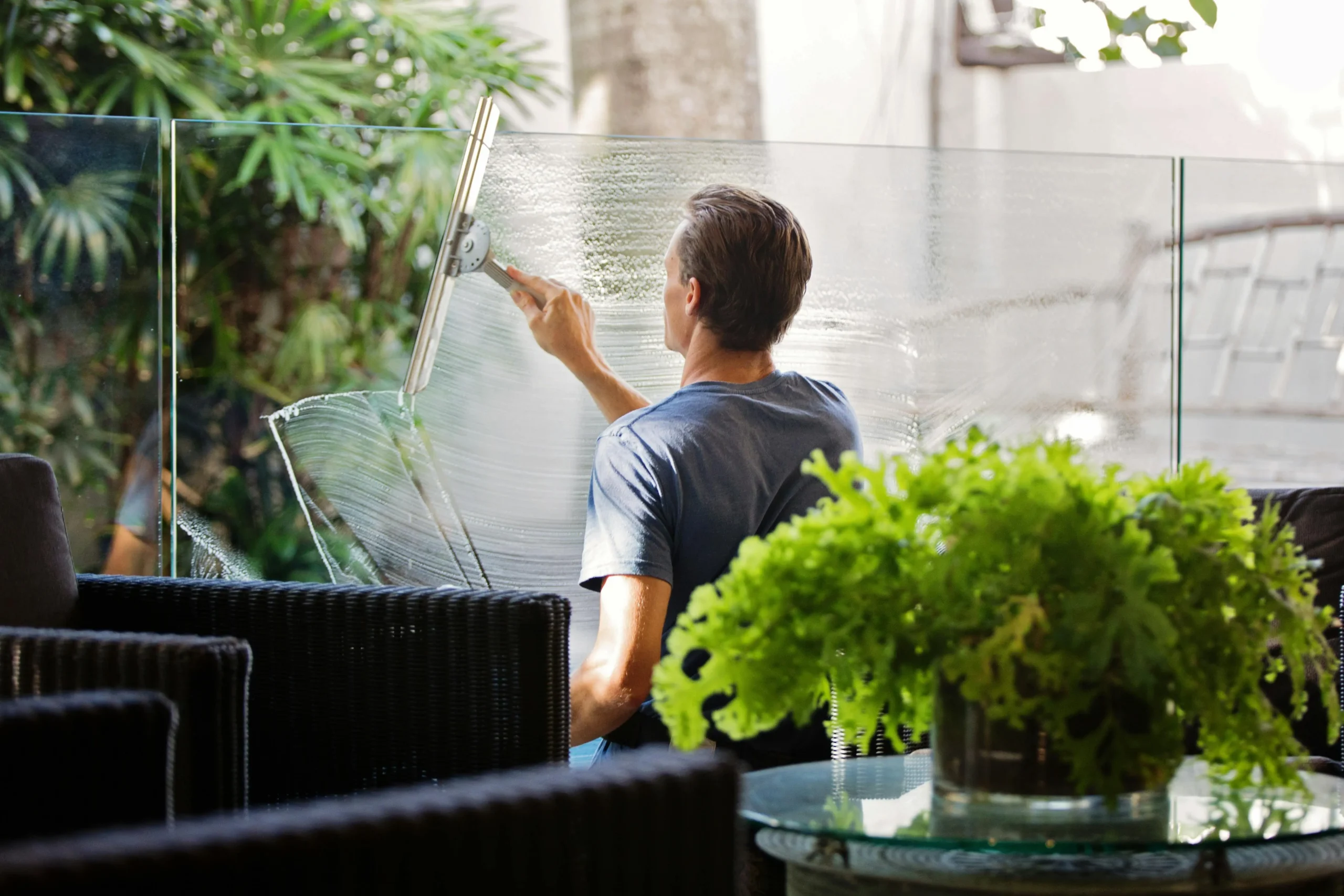 How to Avoid Streaks When Cleaning Windows