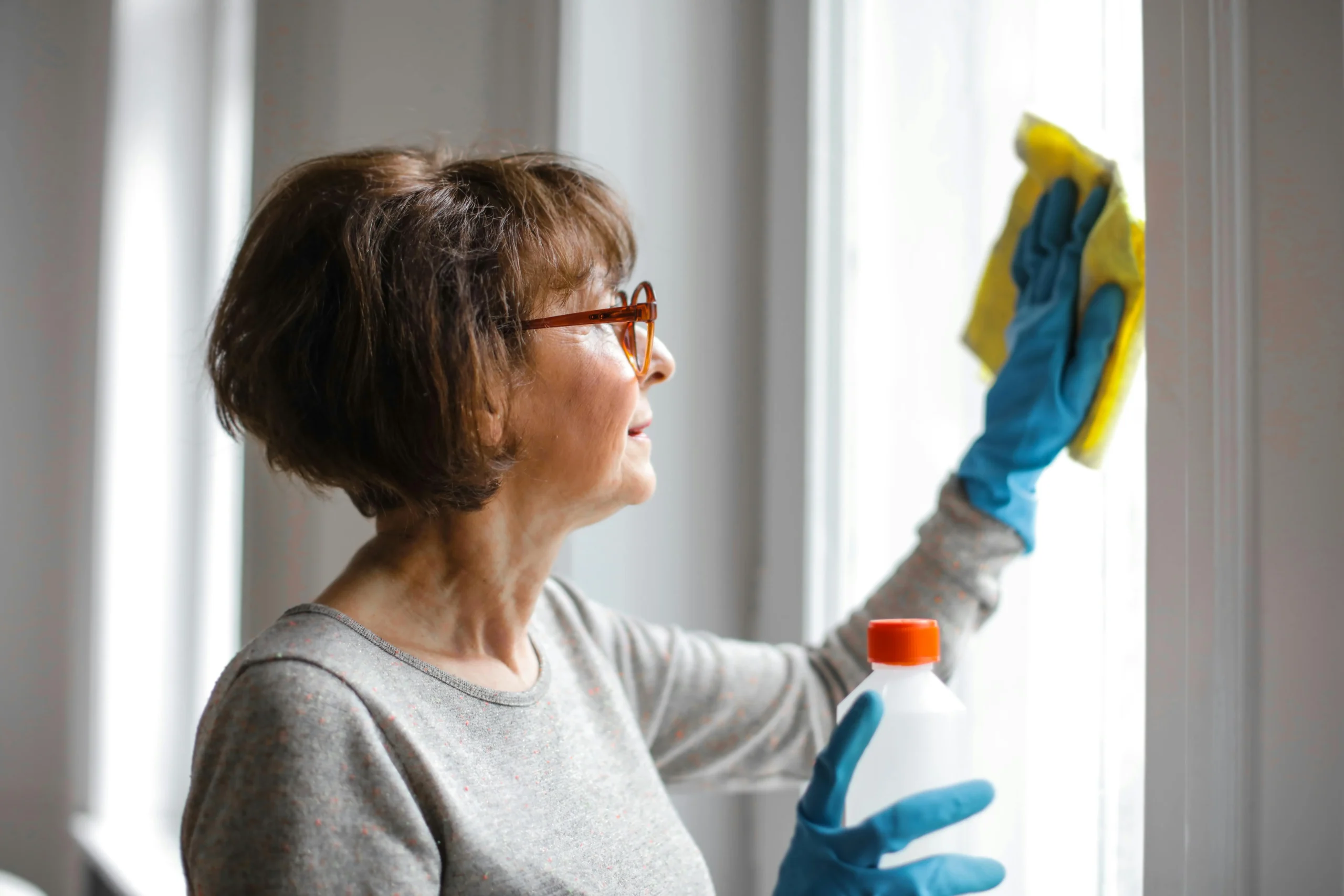 How to Clean a Window Without Window Cleaner