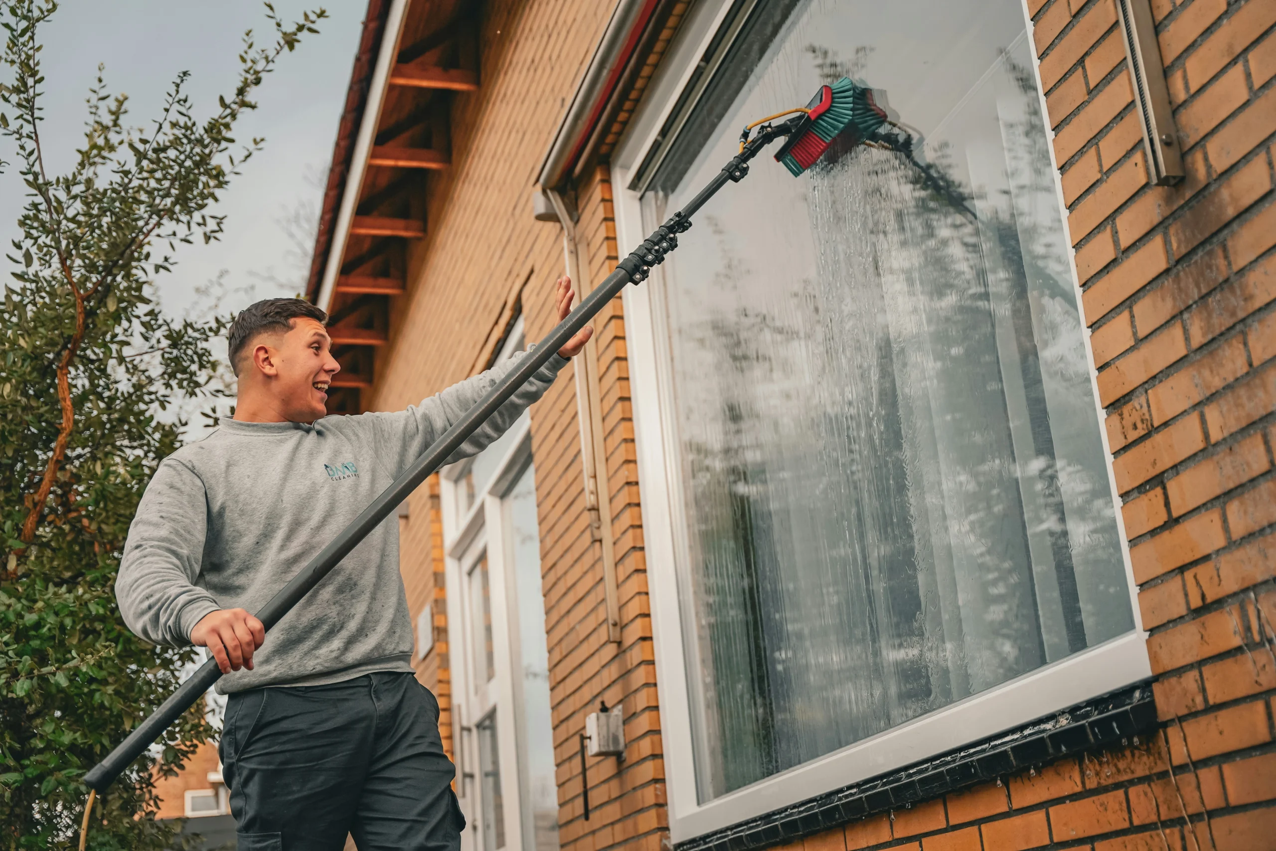 What Do Professional Window Cleaners Use to Clean Windows